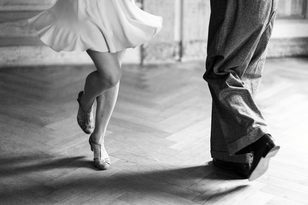 Illustration abstraite de la synchronisation entre partenaires